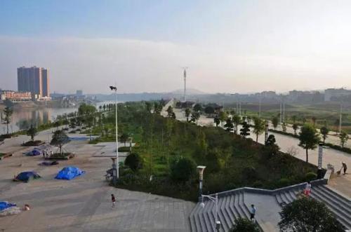 形象標(biāo)桿丨新化高陽陶瓷專賣店